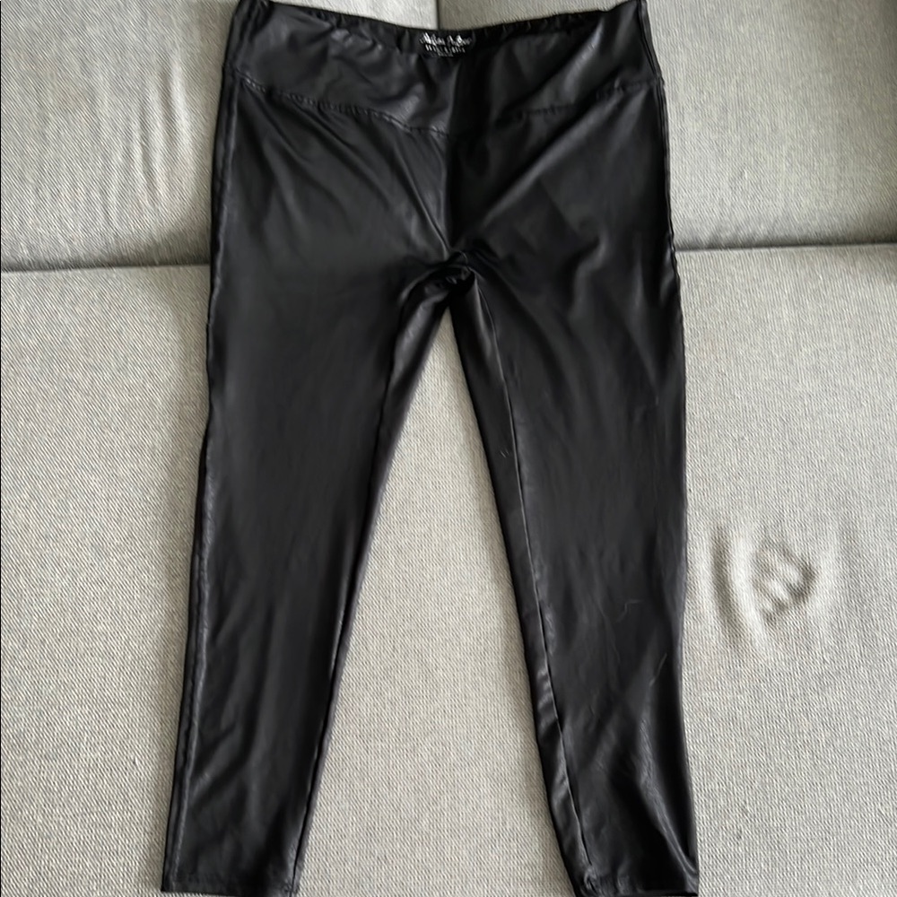 Chelsea DeBoer Black Faux Leather Leggings sz 2XL